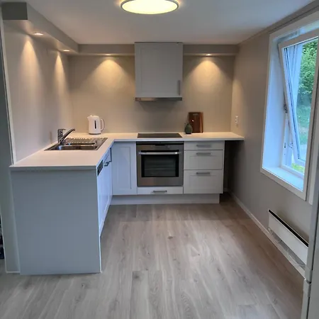 Sentral Leilighet I Mosterhamn Apartment Bomlo Exterior photo