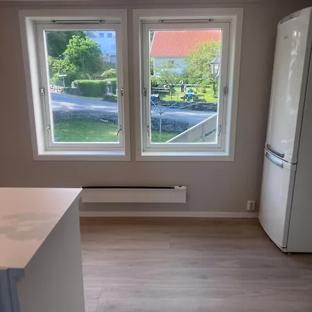 Sentral Leilighet I Mosterhamn Apartment Bomlo Exterior photo